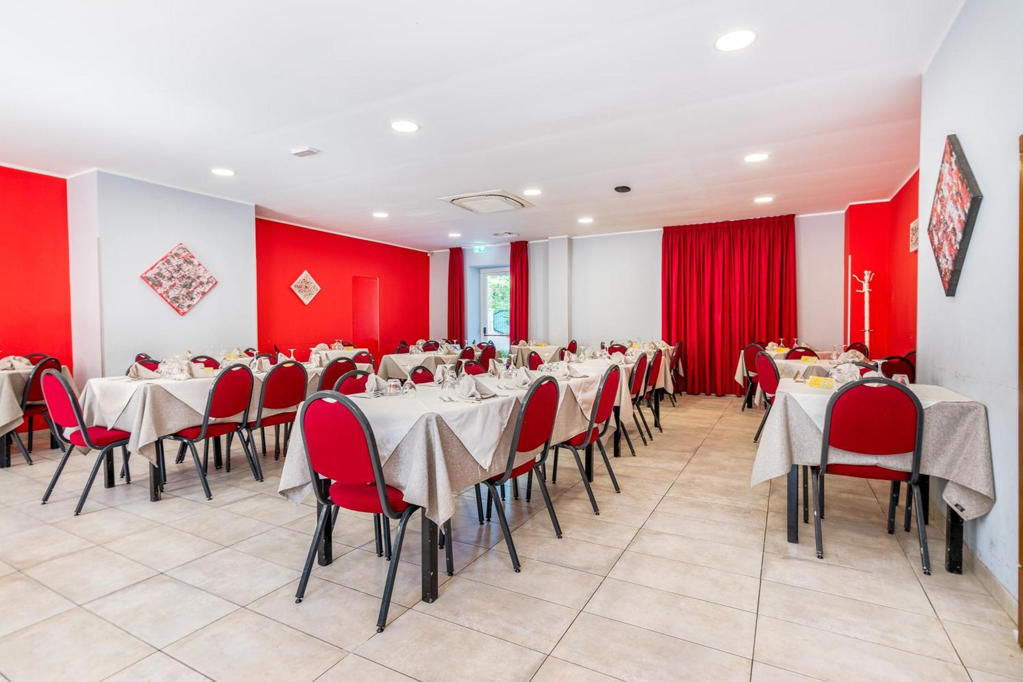 Hotel Ristorante La Mimosa ลาเมเซ แตร์เม ภายนอก รูปภาพ