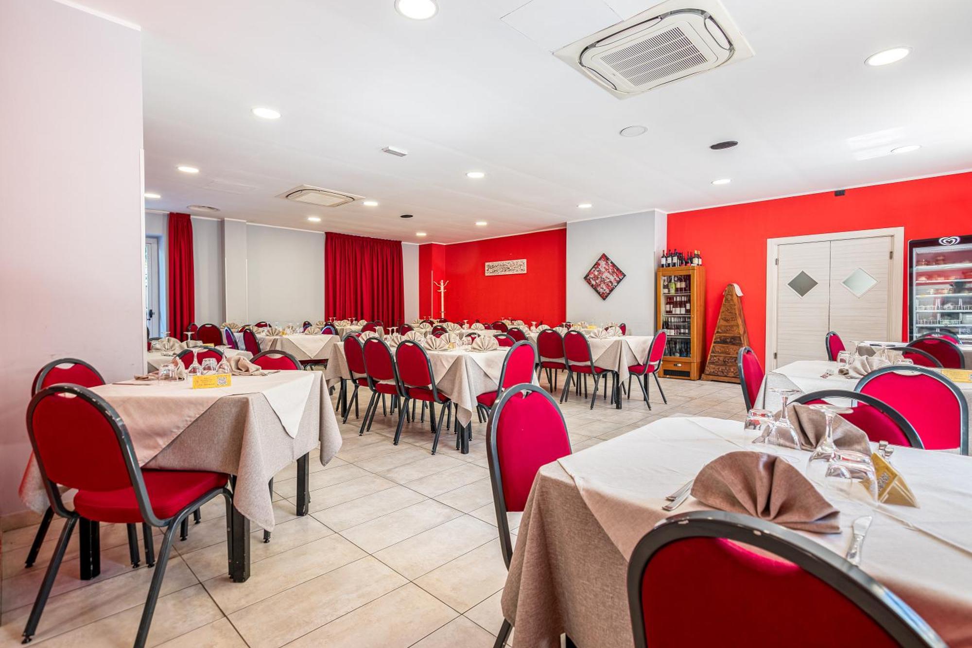 Hotel Ristorante La Mimosa ลาเมเซ แตร์เม ภายนอก รูปภาพ