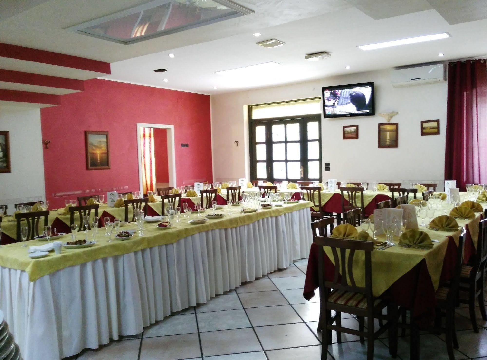 Hotel Ristorante La Mimosa ลาเมเซ แตร์เม ภายนอก รูปภาพ
